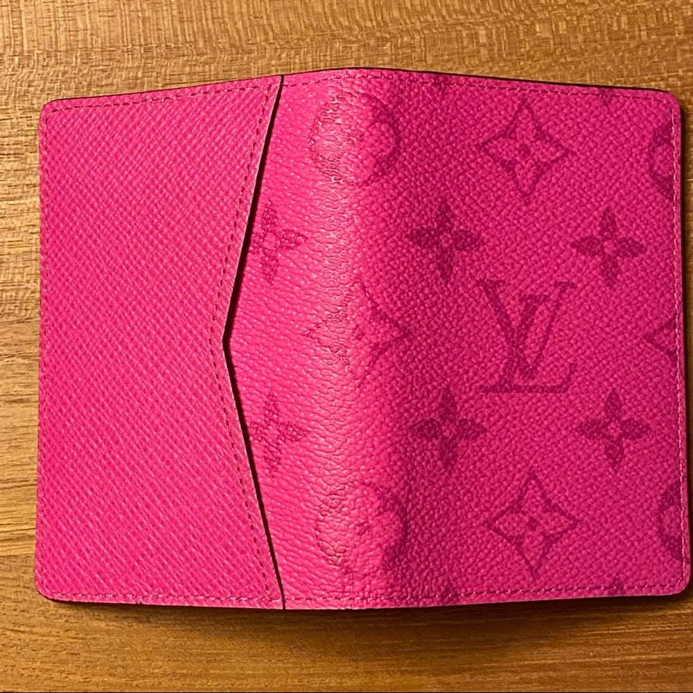Louis Vuitton Taigarama fuchsia Pocket organizer - Picture 9 of 14